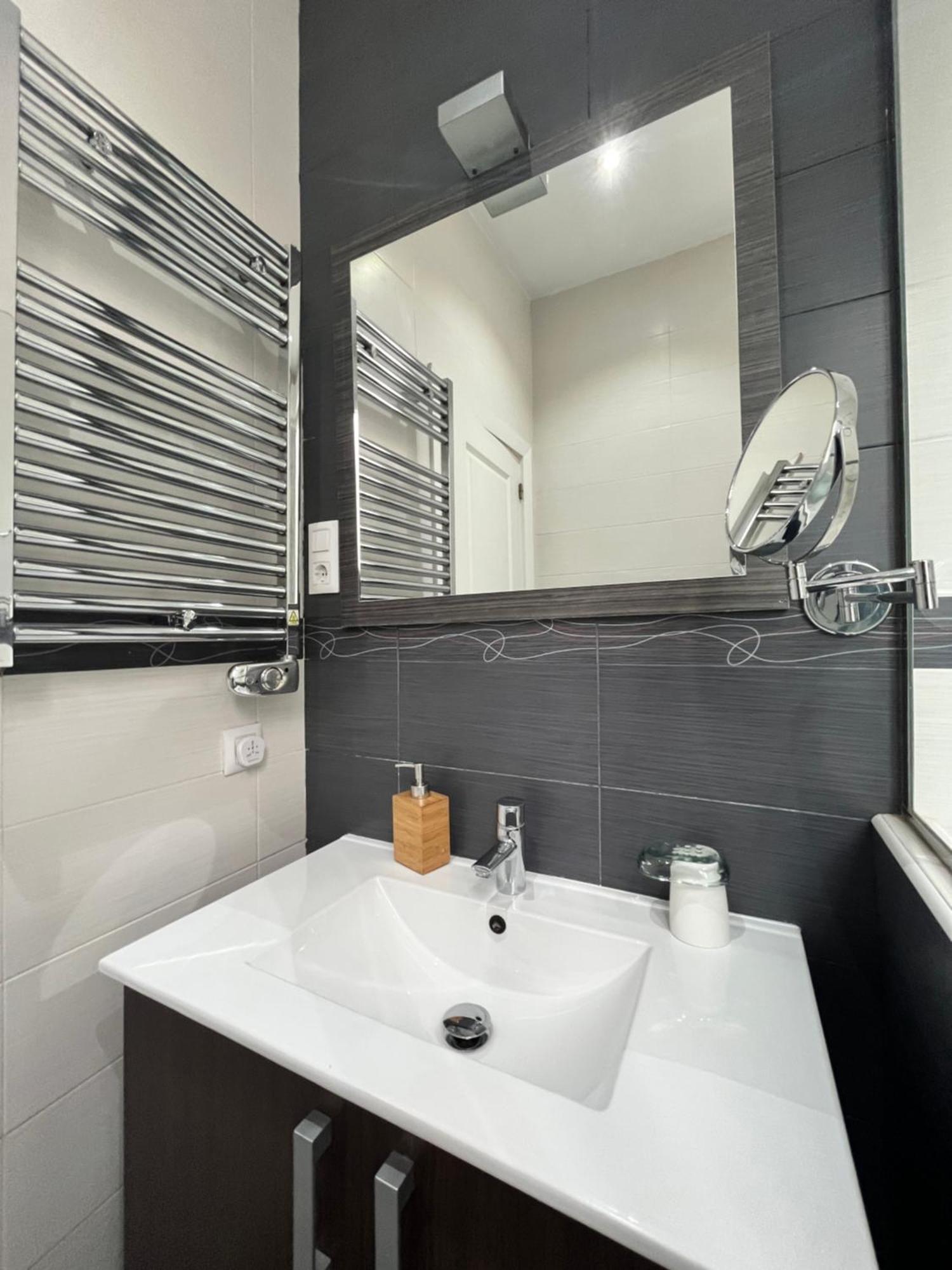 Exclusivo En Sol Exterior Bar Temporal Apartment Madrid Ngoại thất bức ảnh