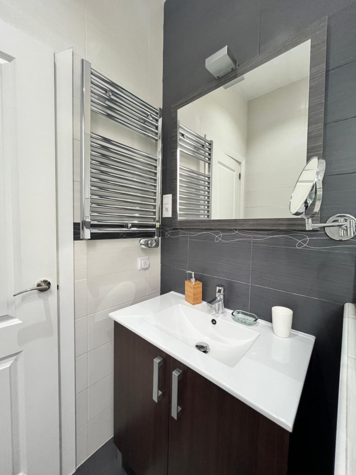 Exclusivo En Sol Exterior Bar Temporal Apartment Madrid Ngoại thất bức ảnh