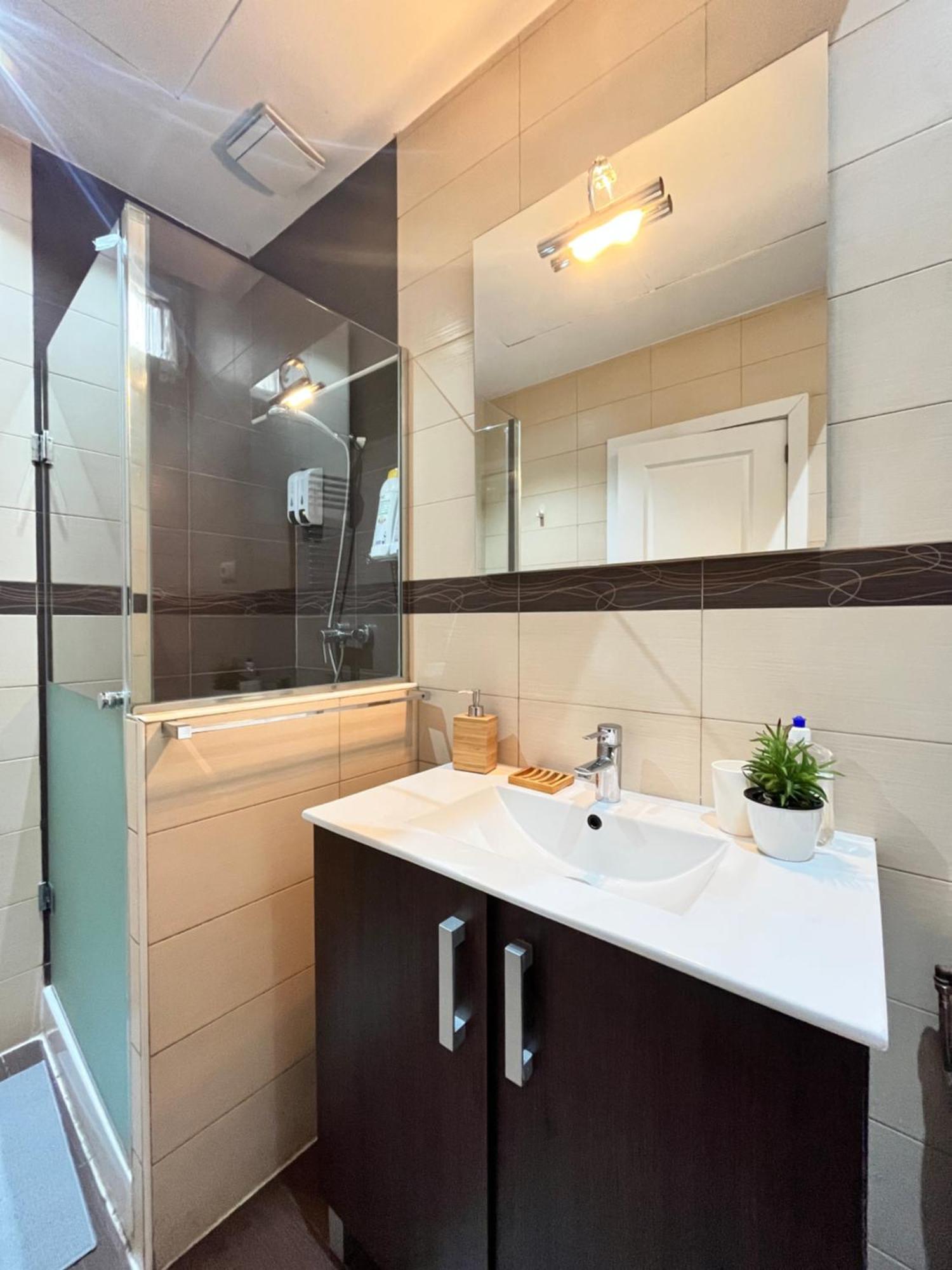 Exclusivo En Sol Exterior Bar Temporal Apartment Madrid Ngoại thất bức ảnh
